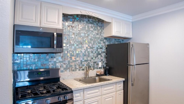 Crystal Lodge Motel image 49