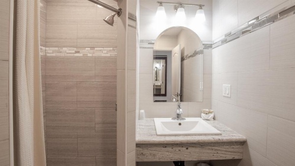 Crystal Lodge Motel image 56