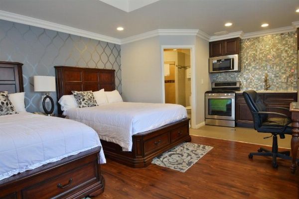 Crystal Lodge Motel image 61